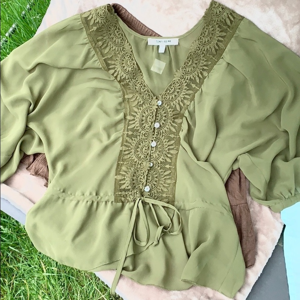 Daniel Rainn green sheer top with knitted detail.